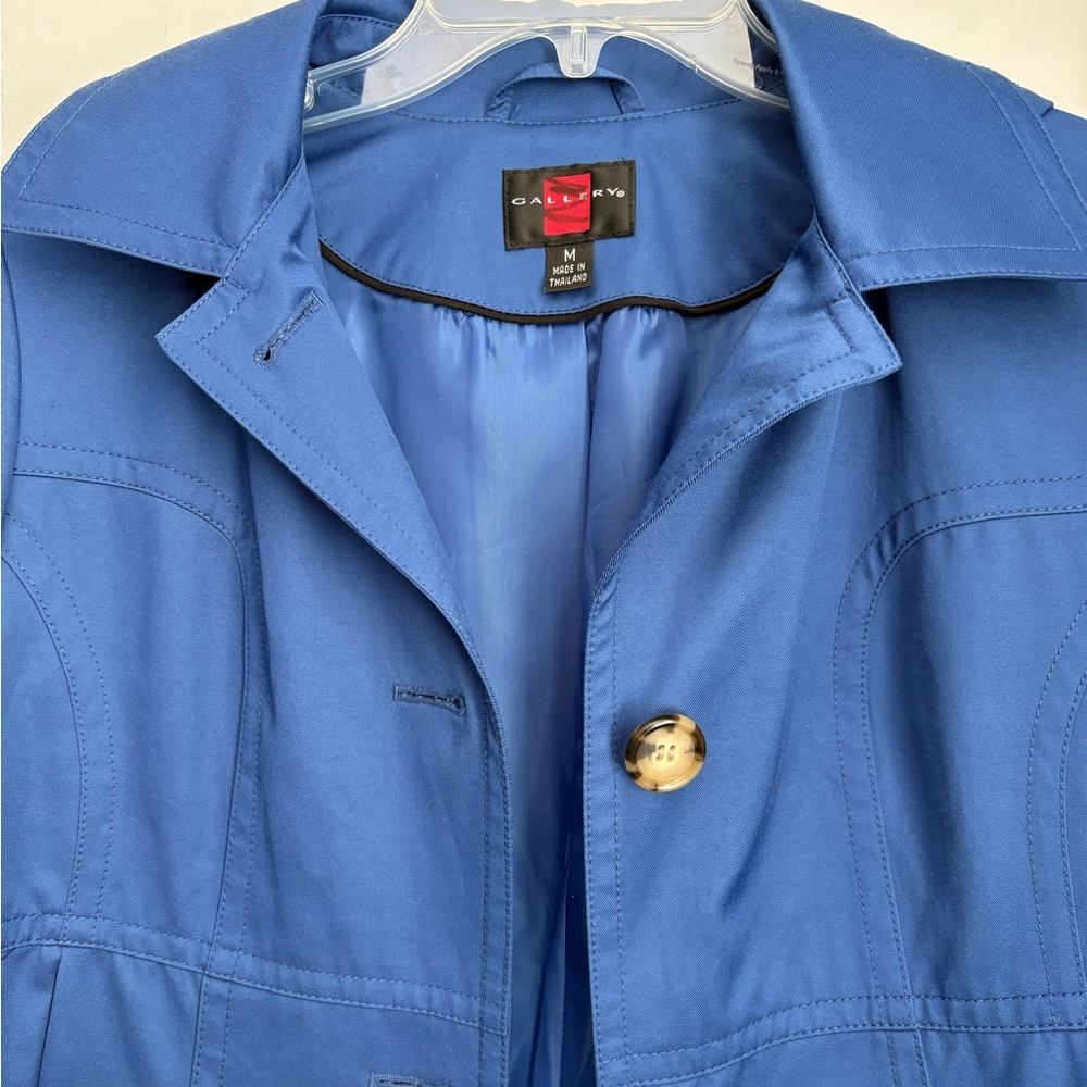 Cute jacket with detachable hood. EUC!